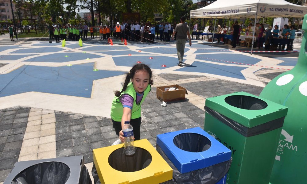 ÇEVRE GÜNÜNDE PLASTİK ATIKLARA DİKKAT ÇEKİLDİ